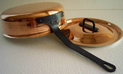 Saut&eacute; Pan
